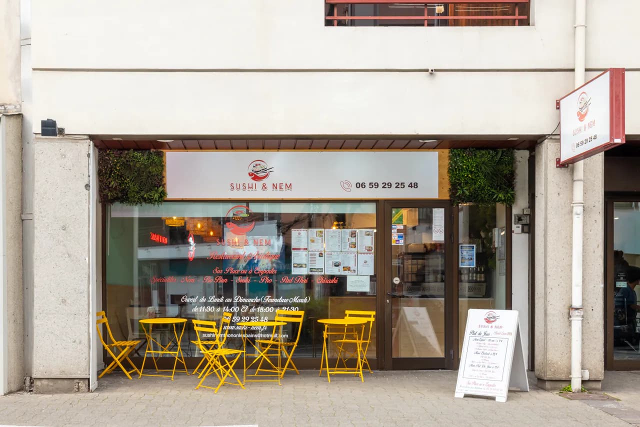 Sushi & Nem dining room