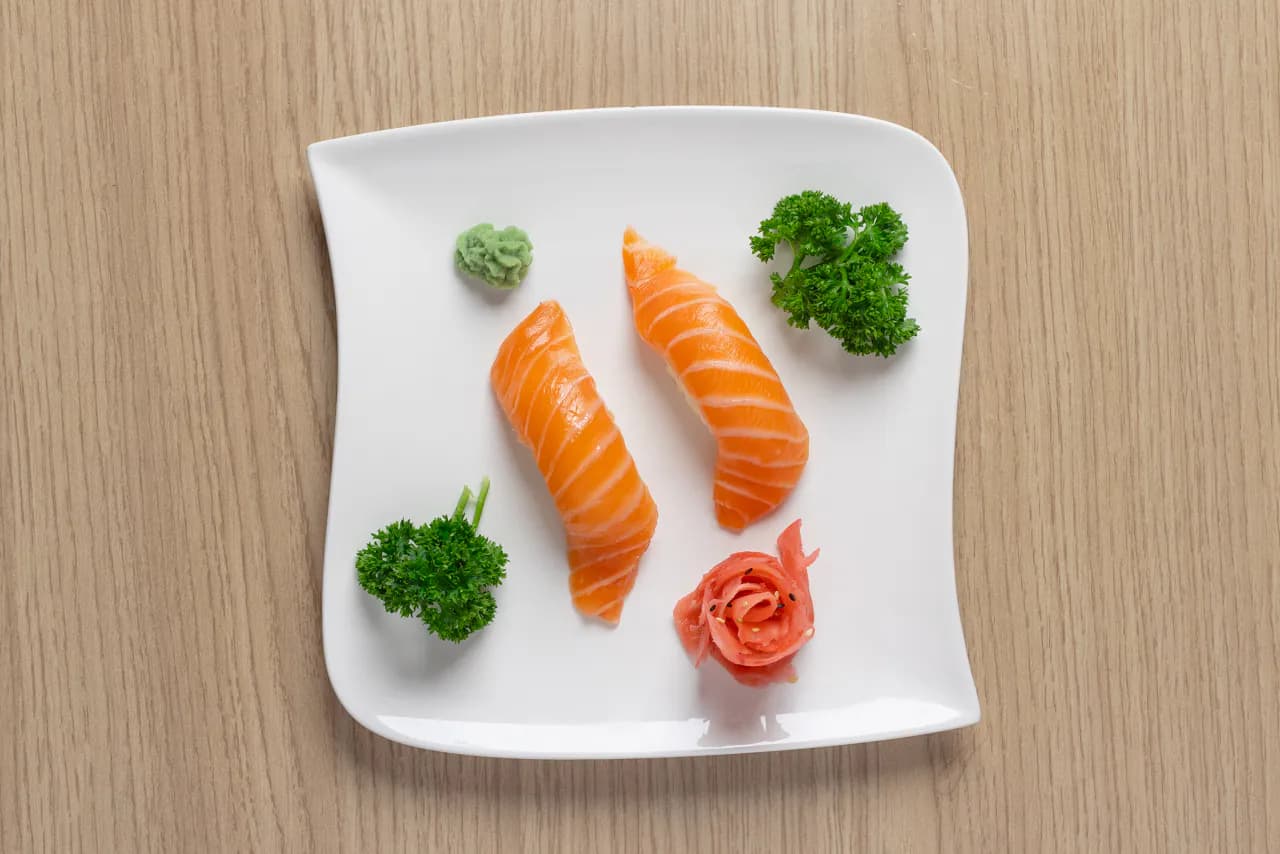 Sushis, sashimis et makis — spécialités du comptoir